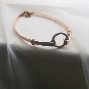 O-Ring choker necklace